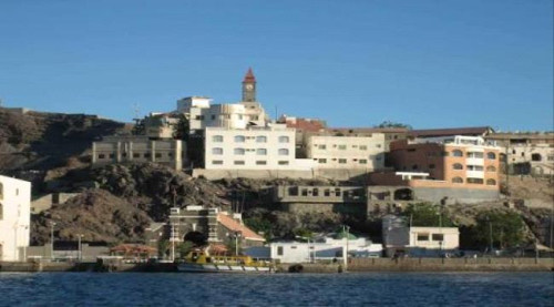 عودة انقطاع شبكتي عدن نت ويمن موبايل عن أحياء واسعة في مديرية التواهي