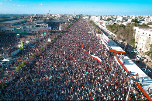 العاصمة عدن تحسم الموقف.. مليونية الإرادة الجنوبية تجدد التفويض للرئيس الزبيدي وتؤكد خيار الدولة