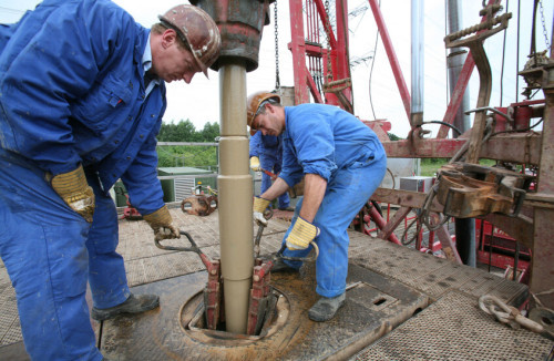 صعود أسعار النفط بعد حديث ترامب عن تحرك أسطول حربي باتجاه إيران