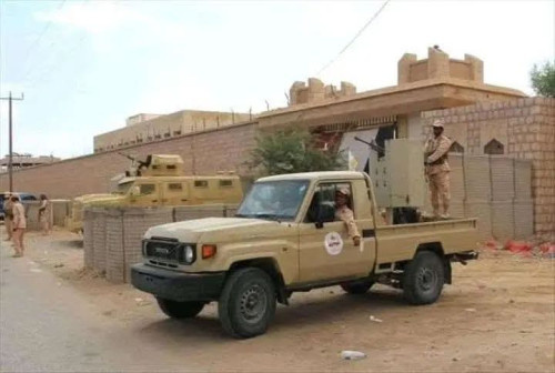 مدرعات الطوارئ اليمنية تحاصر منزل صحفي في تريم.. استهداف جديد للحريات في وادي حضرموت
