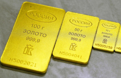 الذهب يحافظ على تماسكه فوق 5000 دولار