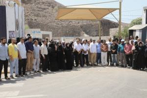 لليوم الخامس على التوالي.. كادر الأمانة العامة ينفذ وقفته المنددة بإغلاق مؤسسات شعب الجنوب السياسية