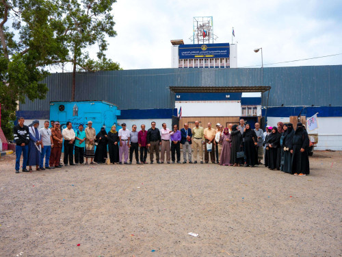 أعضاء وموظفو الجمعية العمومية بالمجلس الانتقالي الجنوبي يواصلون احتجاجاتهم رفضًا للإغلاق "التعسفي"