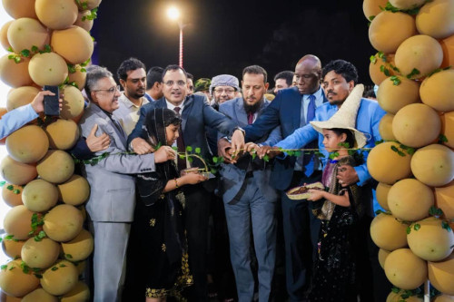 بحضور اللواء السقطري ومحافظ عدن الشيخ .. تدشين المعرض الوطني للبن و التمر في العاصمة عدن