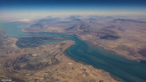 تقرير: واشنطن ترصد تحركات إيرانية لزرع ألغام في مضيق هرمز