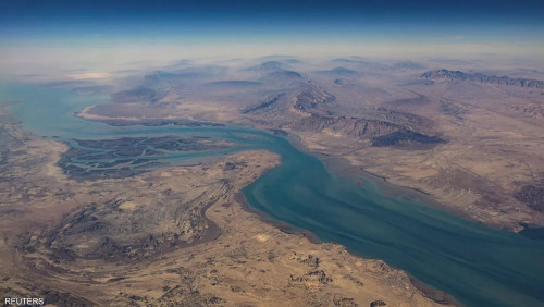 واشنطن ترصد تحركات إيرانية لزرع ألغام في مضيق هرمز