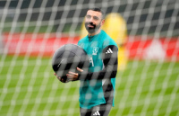 صلاح يحطم رقم "عدوه اللدود" في ليفربول