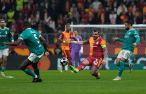 ليفربول يسقط في "جحيم" غلطة سراي