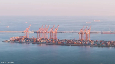 عمان.. طائرات مسيّرة تصيب خزانات وقود في ميناء صلالة