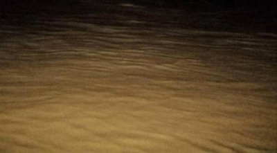 أبين.. سيول مفاجئة تقطع الطريق الدولي في أحور