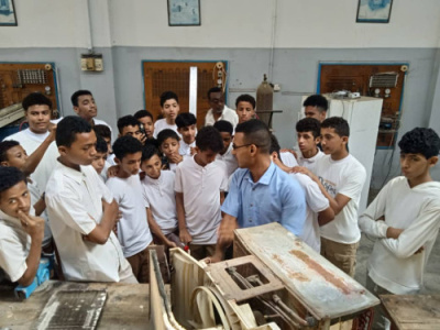 في خطوة لتعزيز الوعي المهني: طلاب مدرسة سعيد ناجي في زيارة للمعهدالمهني الصناعي بالمنصورة