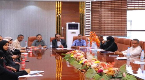 المكتب التنفيذي بخورمكسر يناقش تقارير الأداء في مكاتب الأوقاف والرياضة