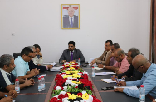 قطاع المعايير والجودة وإدارته العامة يناقشون آليات تطوير العمل الإداري والفني مع وزير التعليم الفني والتدريب المهني