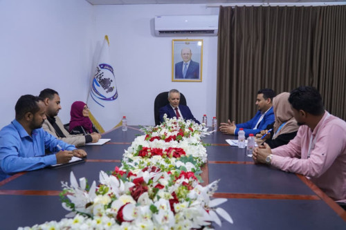 وزير الشؤون الاجتماعية والعمل يناقش مع منظمة يمن إيد تعزيز فاعلية التدخلات الإنسانية والتنموية
