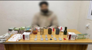 عدن.. ضبط متهم بحوزته حشيش وكميات من الحبوب المخدرة ومتفجرات في مديرية خورمكسر