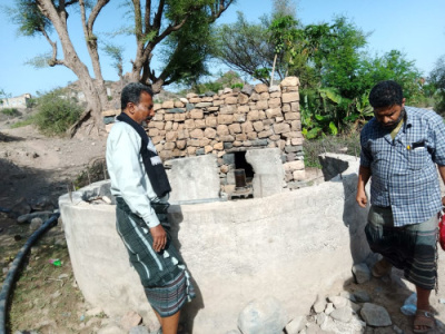 مدير الموارد المائية بالمسيمير يوقف بئرا مخالف في حبيل حنش ويحذر من الحفر العشوائي الذي يهدد المياه الجوفية بالمديرية