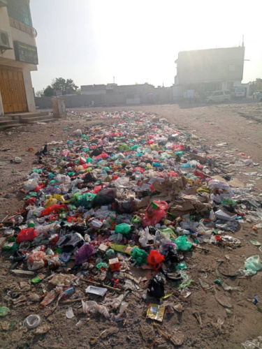مدينة السلام في لحج تغرق في القمامة .. ومناشدات عاجلة للمحافظ الحالمي لإنقاذ الوضع
