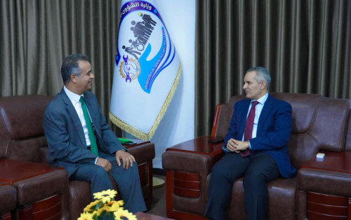 وزير الشؤون الاجتماعية والعمل يبحث مع السفير الليبي تعزيز التعاون في مجالات الحماية الاجتماعية والتنمية