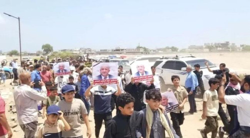 تشييع جثمان الدكتور عبد الرحمن الشاعر في موكب جنائزي مهيب بالعاصمة عدن