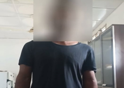 شرطة البريقة تلقي القبض على أحد مروجي المخدرات في المديرية