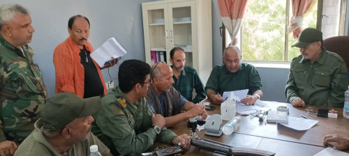 لجنة أمنية تشرف على إجراءات التسليم والاستلام في قسم شرطة الممدارة.